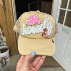 Howdy trucker hat